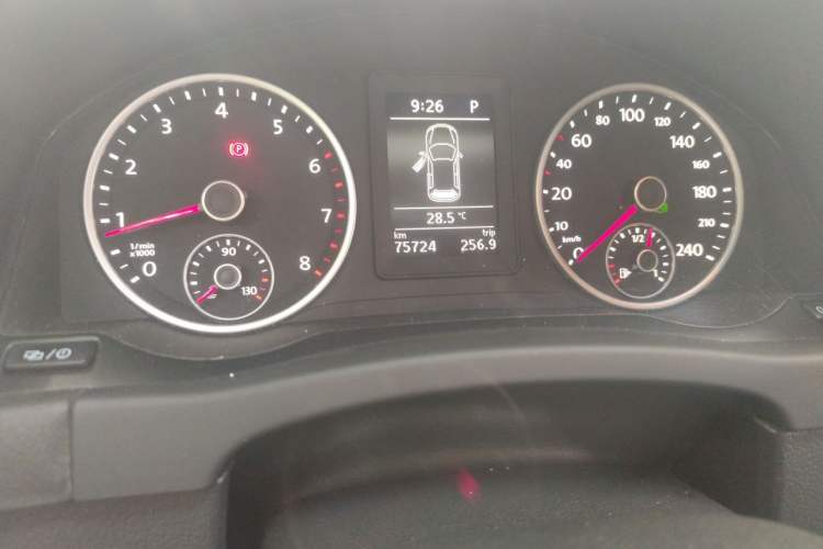 Used Volkswagen Tiguan 2016 280TSI Automatic Two-Wheel Drive Silk Road Comfort Edition Odometer Close Up