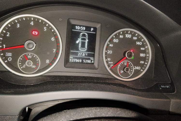 Used Volkswagen Tiguan 2016 300TSI Automatic All-Wheel Drive Fashion Vision Edition Odometer Close Up
