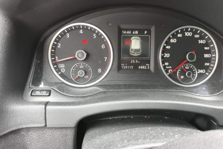 Used Volkswagen Tiguan 2016 300TSI Automatic All-Wheel Drive Luxury Edition Odometer Close Up