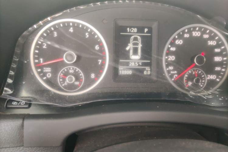 Used Volkswagen Tiguan 2016 280TSI Automatic Two-Wheel-Drive Silk Road Style Edition Odometer Close Up
