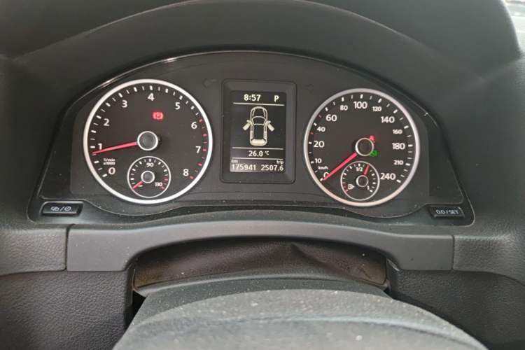 Used Volkswagen Tiguan 2016 300TSI Automatic Two-Wheel Drive Comfort Edition Odometer Close Up