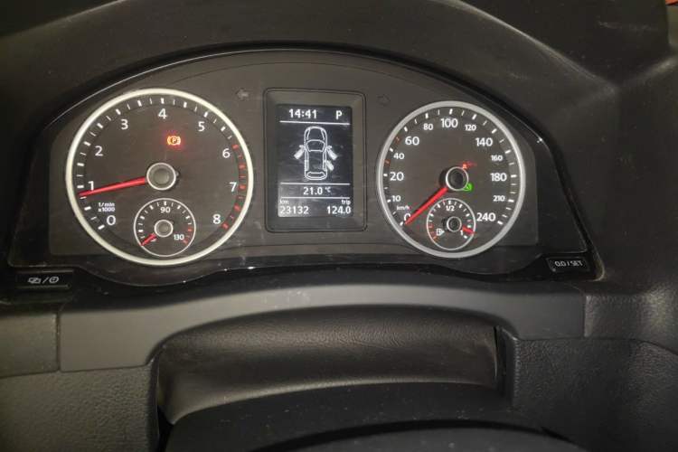 Used Volkswagen Tiguan 2016 280TSI Automatic Two-Wheel-Drive Silk Road Style Edition Odometer Close Up