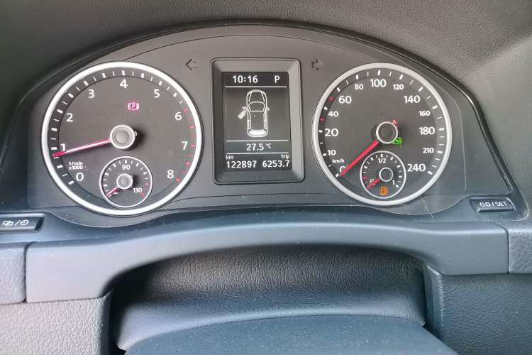Used Volkswagen Tiguan 2016 280TSI Automatic Two-Wheel Drive Silk Road Comfort Edition Odometer Close Up
