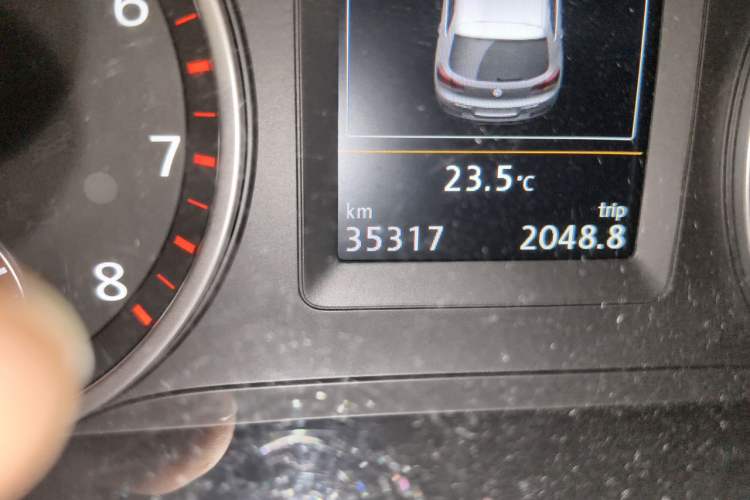 Used Volkswagen Tiguan 2016 300TSI Automatic Two-Wheel Drive Luxury Edition Odometer Close Up