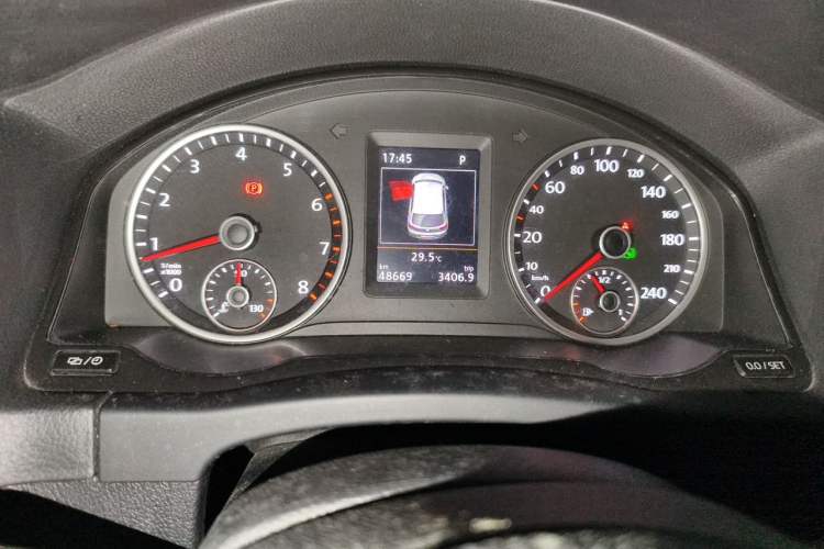 Used Volkswagen Tiguan 2016 300TSI Automatic Two-Wheel Drive Luxury Edition Odometer Close Up