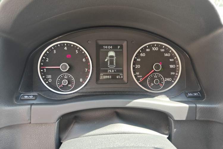 Used Volkswagen Tiguan 2016 280TSI Automatic Two-Wheel Drive Silk Road Comfort Edition Odometer Close Up