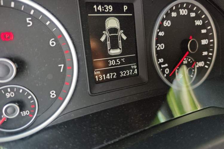 Used Volkswagen Tiguan 2016 280TSI Automatic Two-Wheel-Drive Silk Road Style Edition Odometer Close Up