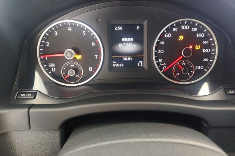 Used Volkswagen Tiguan 2016 300TSI Automatic Two-Wheel Drive Luxury Edition Odometer Close Up