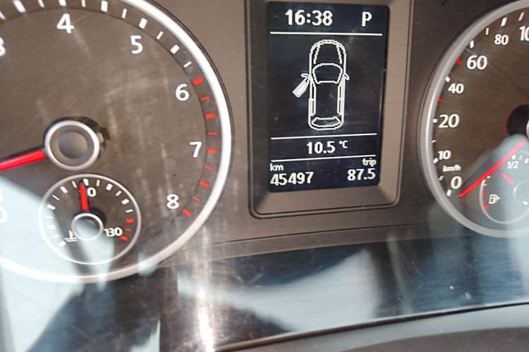 Used Volkswagen Tiguan 2016 300TSI Automatic All-Wheel Drive Fashion Vision Edition Odometer Close Up