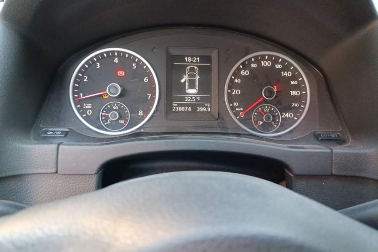 Used Volkswagen Tiguan 2016 300TSI Manual Two-Wheel Drive Trend Edition Odometer Close Up