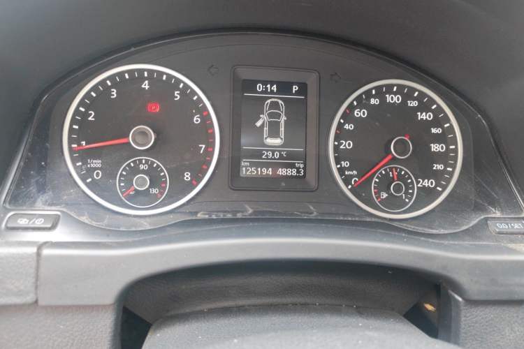 Used Volkswagen Tiguan 2016 300TSI Automatic All-Wheel Drive Fashion Vision Edition Odometer Close Up
