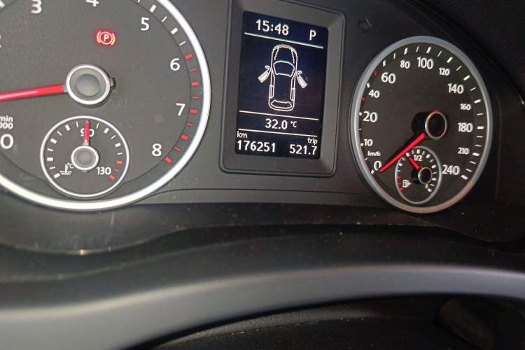 Used Volkswagen Tiguan 2016 300TSI Automatic Two-Wheel Drive Trend Edition Odometer Close Up