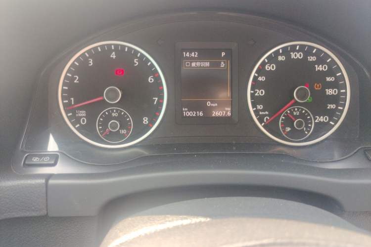 Used Volkswagen Tiguan 2016 300TSI Automatic All-Wheel Drive Fashion Vision Edition Odometer Close Up