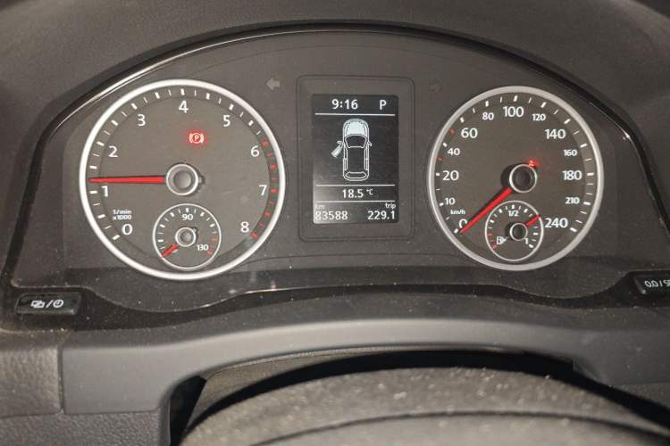 Used Volkswagen Tiguan 2016 280TSI Automatic Two-Wheel-Drive Silk Road Style Edition Odometer Close Up