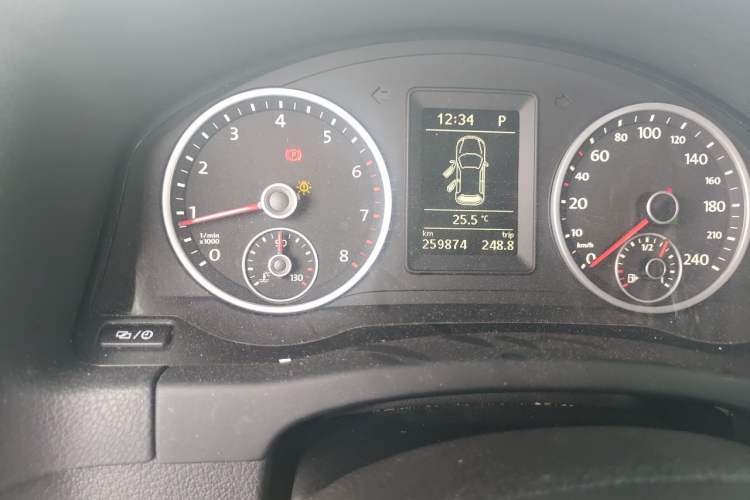 Used Volkswagen Tiguan 2016 300TSI Automatic Two-Wheel Drive Trend Edition Odometer Close Up