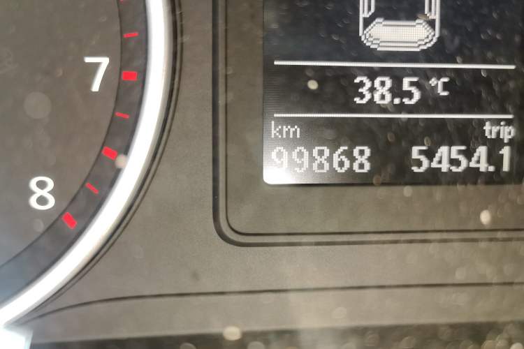 Used Volkswagen Tiguan 2016 300TSI Automatic Two-Wheel Drive Trend Edition Odometer Close Up