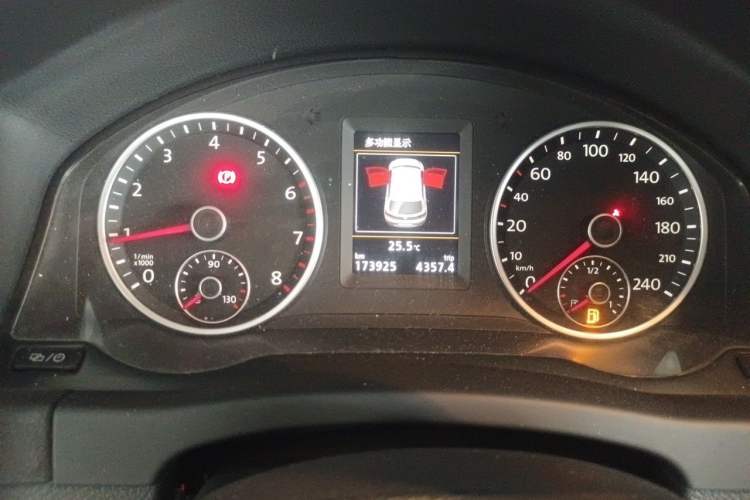 Used Volkswagen Tiguan 2016 300TSI Automatic All-Wheel Drive Luxury Edition Odometer Close Up