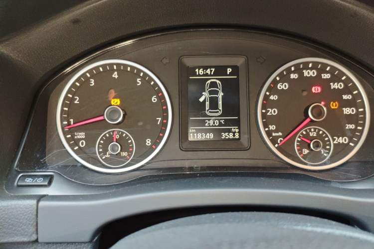 Used Volkswagen Tiguan 2016 300TSI Automatic Two-Wheel Drive Trend Edition Odometer Close Up