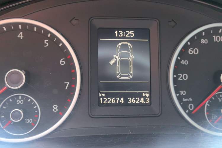Used Volkswagen Tiguan 2016 300TSI Automatic All-Wheel Drive Fashion Vision Edition Odometer Close Up