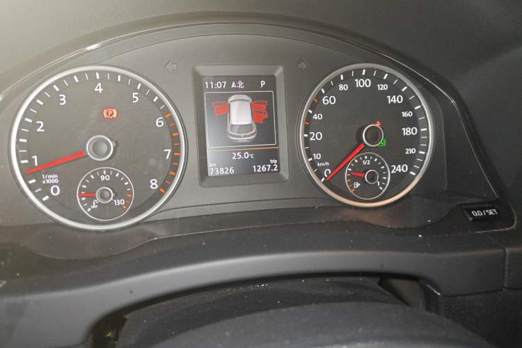 Used Volkswagen Tiguan 2016 300TSI Automatic Two-Wheel Drive Luxury Edition Odometer Close Up