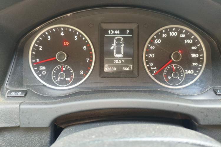 Used Volkswagen Tiguan 2016 300TSI Automatic All-Wheel Drive Fashion Vision Edition Odometer Close Up