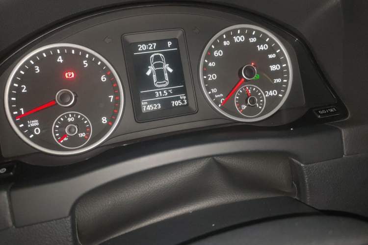 Used Volkswagen Tiguan 2016 300TSI Automatic Two-Wheel Drive Comfort Edition Odometer Close Up
