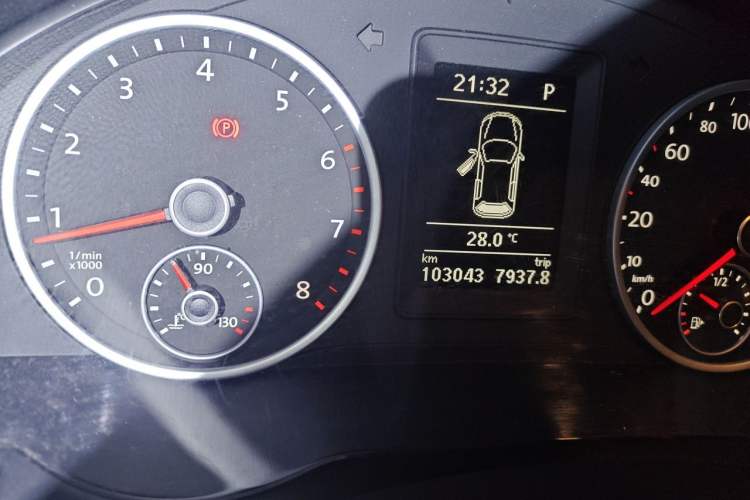 Used Volkswagen Tiguan 2016 300TSI Automatic Two-Wheel Drive Comfort Edition Odometer Close Up