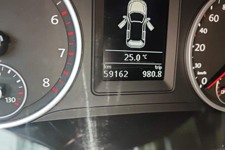 Used Volkswagen Tiguan 2016 280TSI Automatic Two-Wheel-Drive Silk Road Style Edition Odometer Close Up