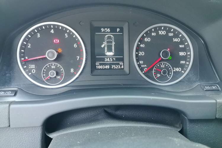 Used Volkswagen Tiguan 2016 300TSI Automatic Two-Wheel Drive Trend Edition Odometer Close Up