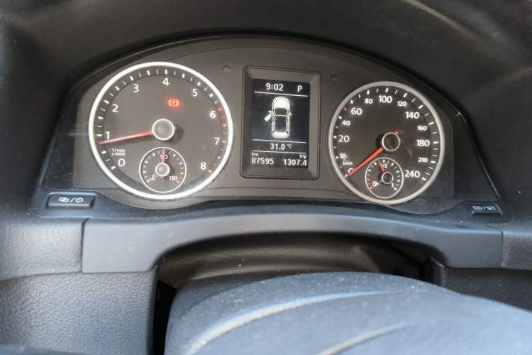 Used Volkswagen Tiguan 2016 280TSI Automatic Two-Wheel-Drive Silk Road Style Edition Odometer Close Up