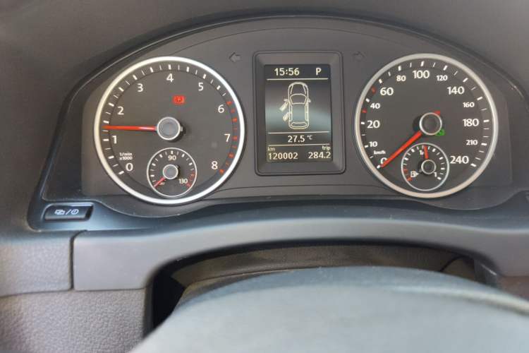 Used Volkswagen Tiguan 2016 300TSI Automatic Two-Wheel Drive Trend Edition Odometer Close Up