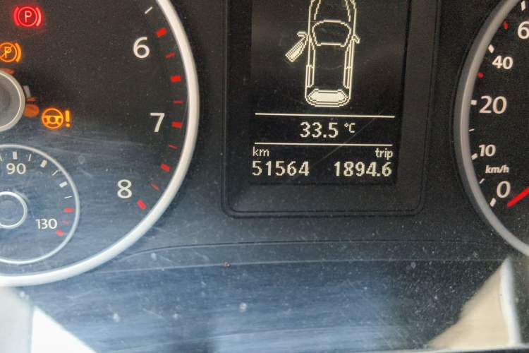 Used Volkswagen Tiguan 2016 300TSI Manual Two-Wheel Drive Trend Edition Odometer Close Up