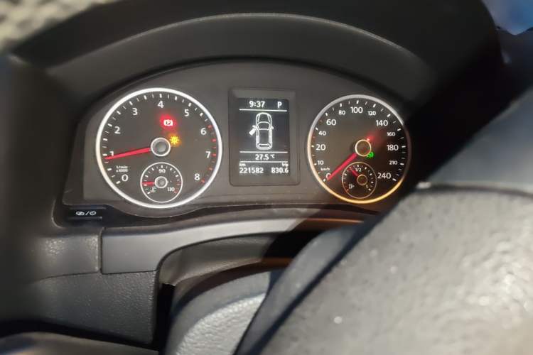 Used Volkswagen Tiguan 2016 300TSI Automatic Two-Wheel Drive Trend Edition Odometer Close Up