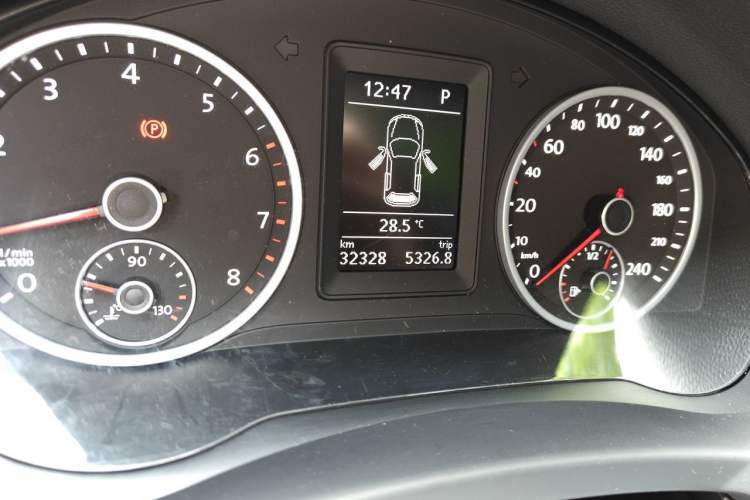Used Volkswagen Tiguan 2016 280TSI Automatic Two-Wheel Drive Silk Road Comfort Edition Odometer Close Up