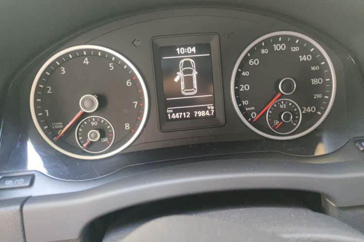 Used Volkswagen Tiguan 2016 300TSI Automatic Two-Wheel Drive Comfort Edition Odometer Close Up