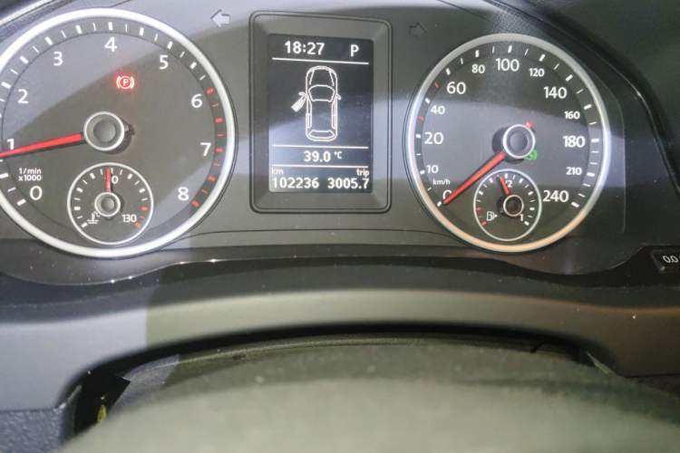 Used Volkswagen Tiguan 2016 280TSI Automatic Two-Wheel Drive Silk Road Comfort Edition Odometer Close Up