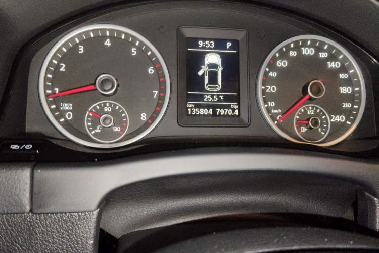Used Volkswagen Tiguan 2016 280TSI Automatic Two-Wheel Drive Silk Road Comfort Edition Odometer Close Up