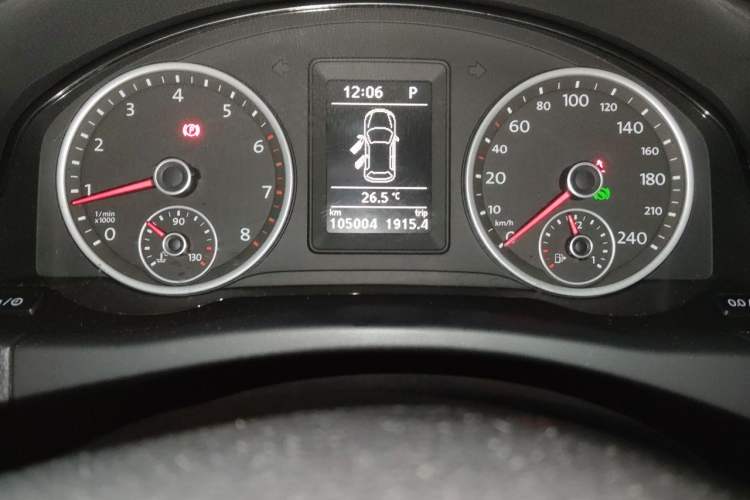 Used Volkswagen Tiguan 2016 280TSI Automatic Two-Wheel Drive Silk Road Comfort Edition Odometer Close Up
