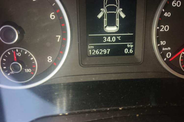 Used Volkswagen Tiguan 2016 300TSI Automatic Two-Wheel Drive Trend Edition Odometer Close Up