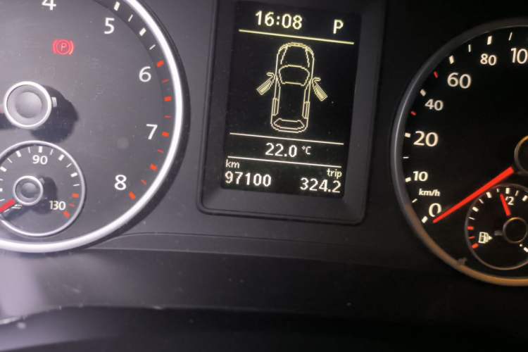 Used Volkswagen Tiguan 2016 300TSI Automatic All-Wheel Drive Fashion Vision Edition Odometer Close Up