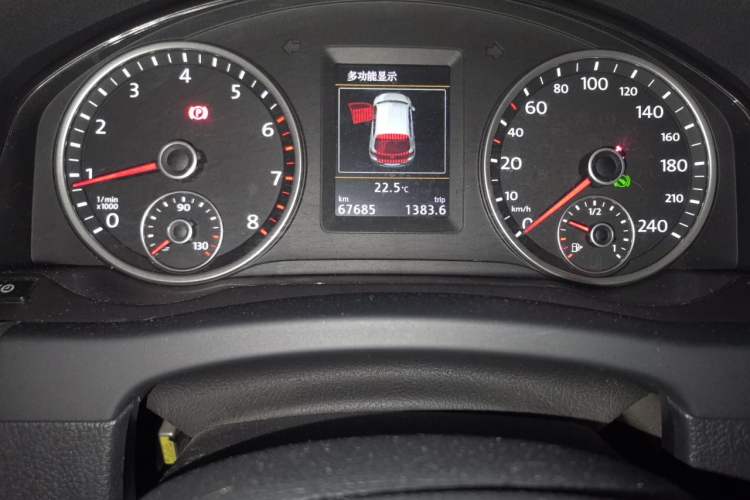 Used Volkswagen Tiguan 2016 300TSI Automatic Two-Wheel Drive Luxury Edition Odometer Close Up
