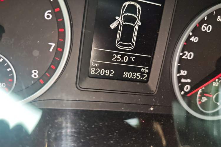 Used Volkswagen Tiguan 2016 280TSI Automatic Two-Wheel-Drive Silk Road Style Edition Odometer Close Up