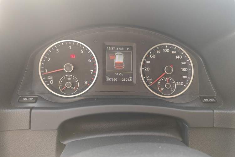 Used Volkswagen Tiguan 2016 300TSI Automatic Two-Wheel Drive Luxury Edition Odometer Close Up