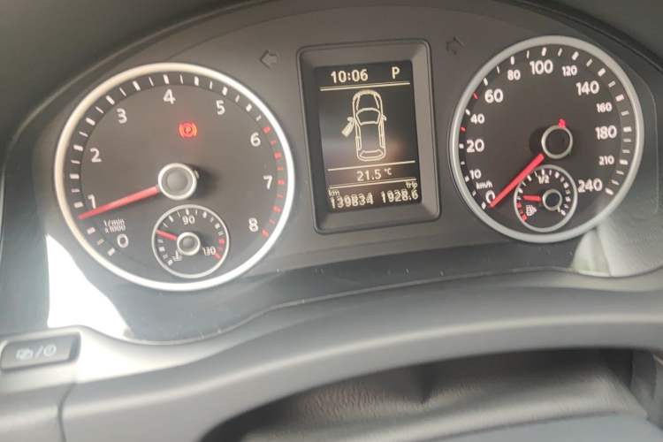 Used Volkswagen Tiguan 2016 280TSI Automatic Two-Wheel-Drive Silk Road Style Edition Odometer Close Up