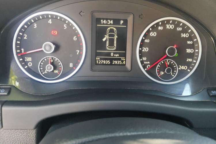 Used Volkswagen Tiguan 2016 300TSI Automatic All-Wheel Drive Fashion Vision Edition Odometer Close Up