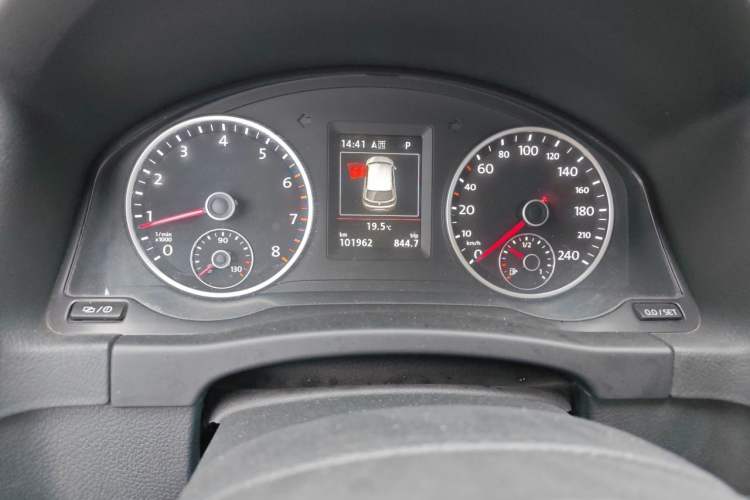 Used Volkswagen Tiguan 2016 300TSI Automatic Two-Wheel Drive Luxury Edition Odometer Close Up