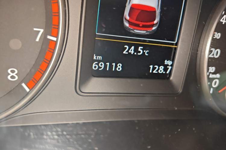 Used Volkswagen Tiguan 2016 280TSI Automatic Two-Wheel Drive Silk Road Comfort Edition Odometer Close Up