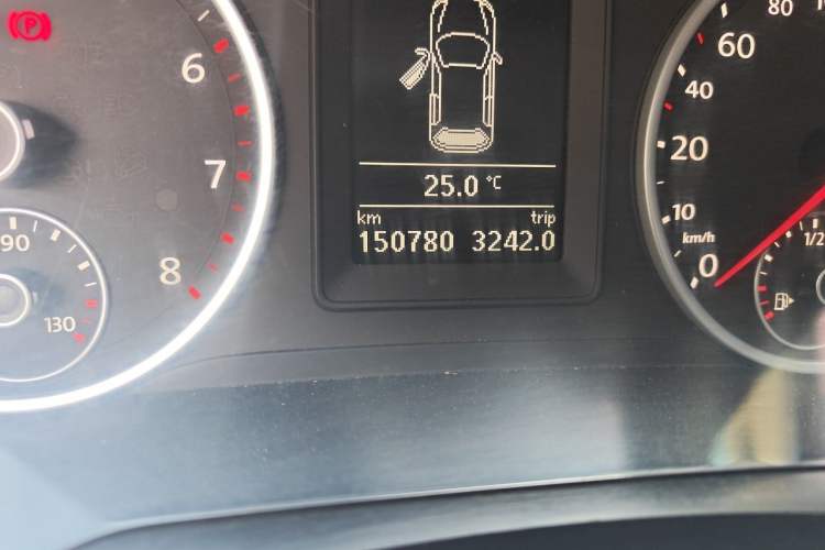 Used Volkswagen Tiguan 2016 300TSI Automatic Two-Wheel Drive Trend Edition Odometer Close Up