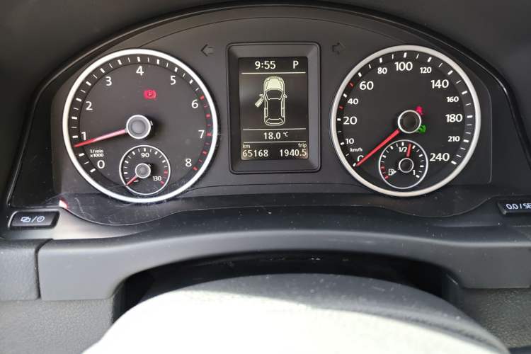 Used Volkswagen Tiguan 2016 280TSI Automatic Two-Wheel-Drive Silk Road Style Edition Odometer Close Up