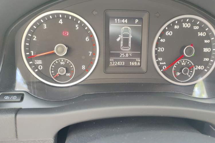Used Volkswagen Tiguan 2016 300TSI Automatic Two-Wheel Drive Trend Edition Odometer Close Up